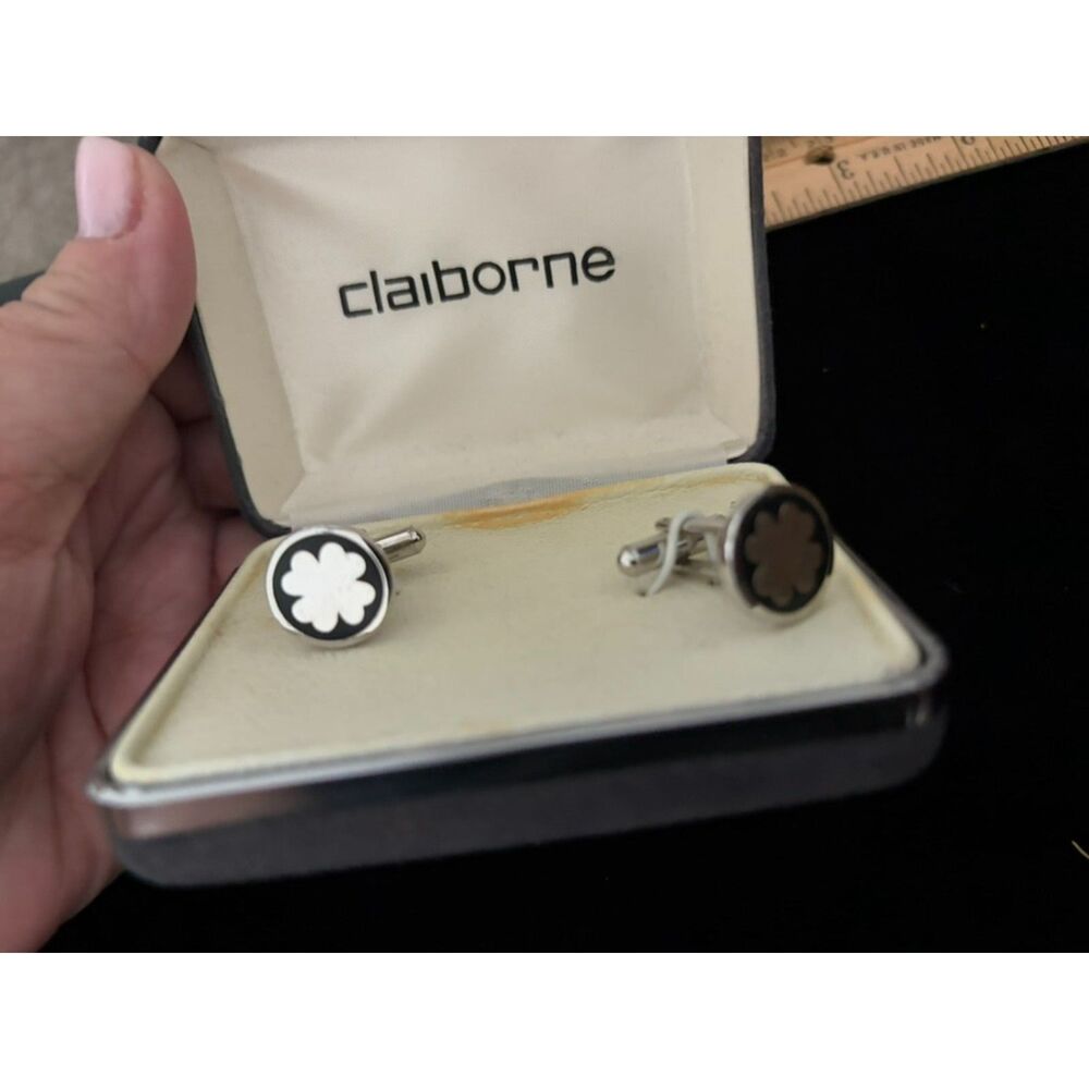 Claiborne vintage round cufflinks with clover motif in original csse